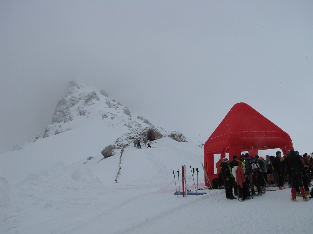 La traversata alta del Gran Sasso (da lontano)